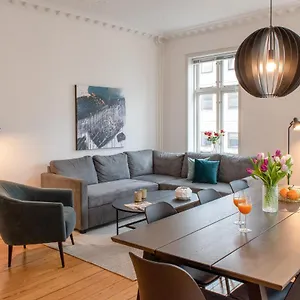 Lejlighed Spacious 3-bedroom In The Heart Of, Århus